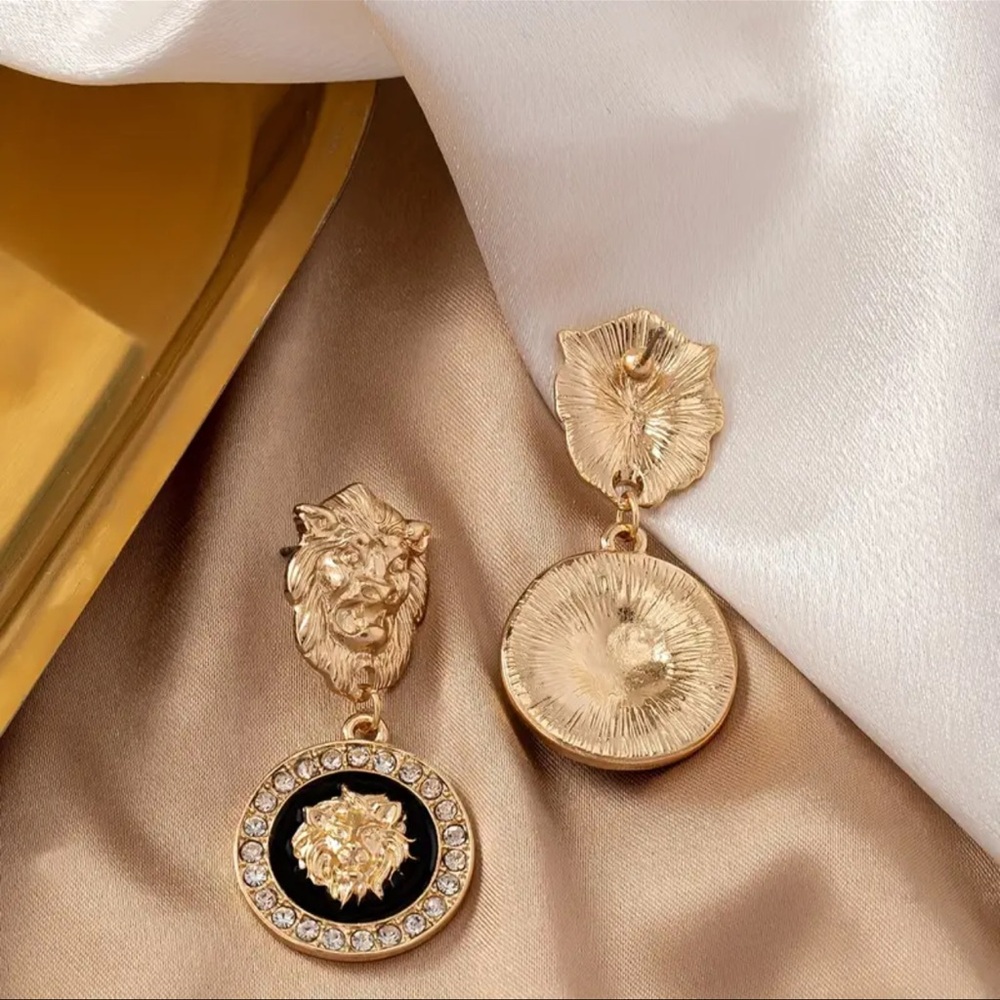 Earrings, Luxurious Golden Lion Head Stud Earrings, NEW - Picture 8 of 8